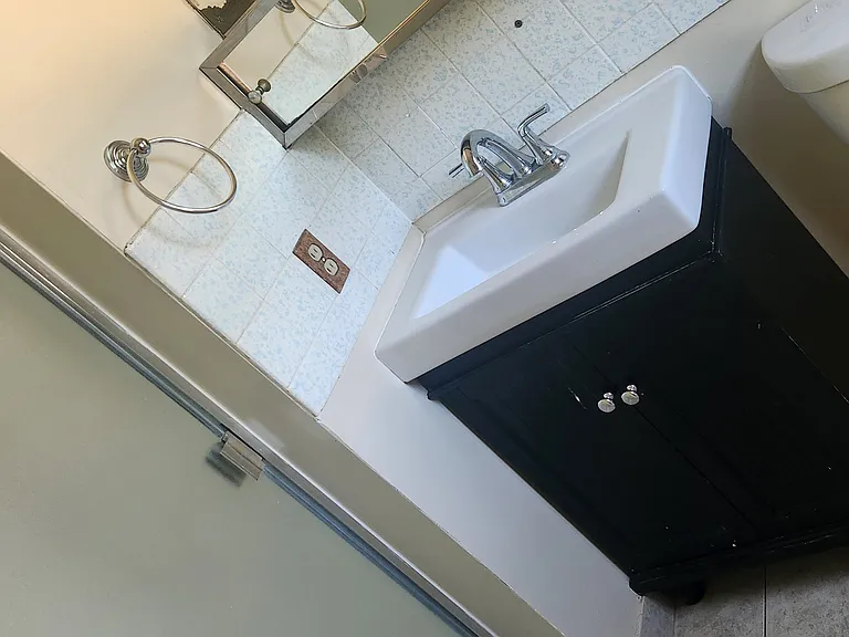 914 Snyder Dr — Photo 6