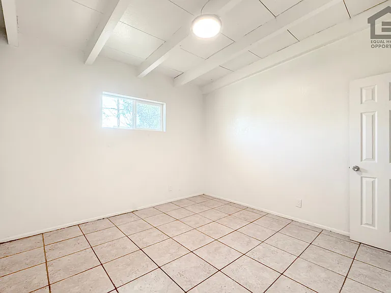 1626 N 31st Pl — Photo 9