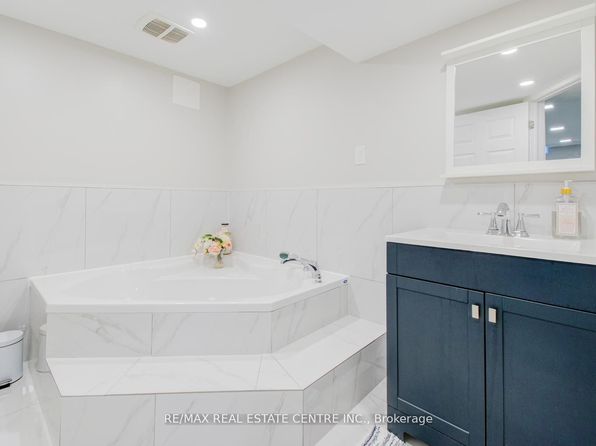 21 Hawkway Ct, Brampton, ON L6Y 4K7