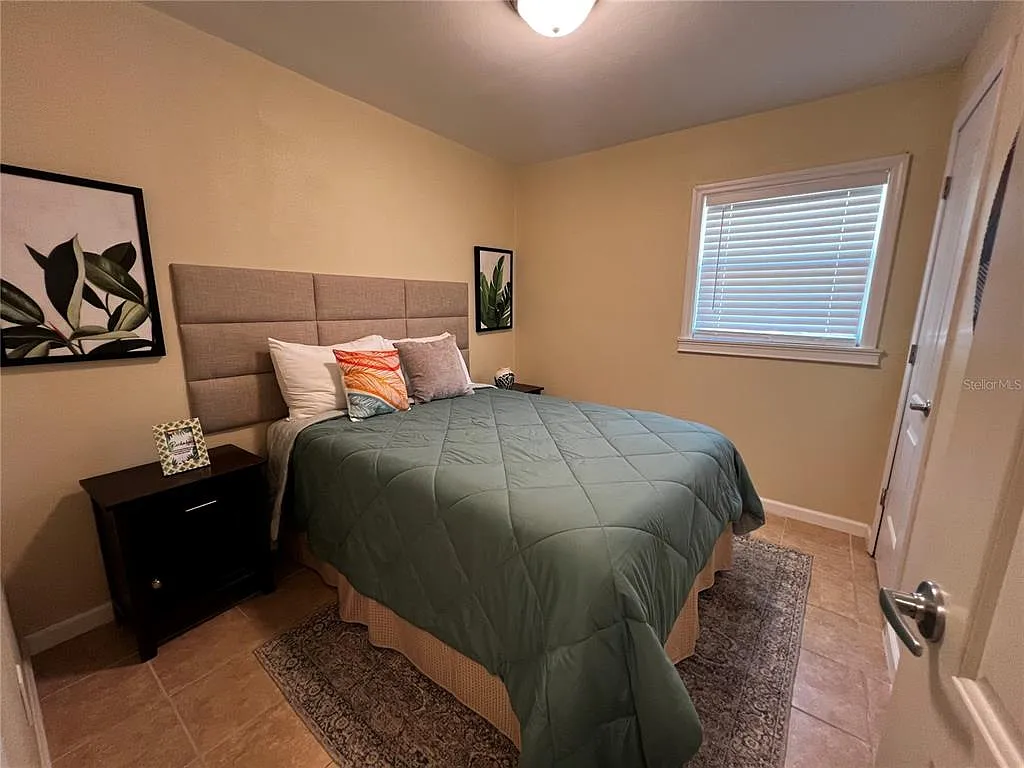 3 bed, 1.0 bath, 1000 sqft, $2,000 — Photo 2