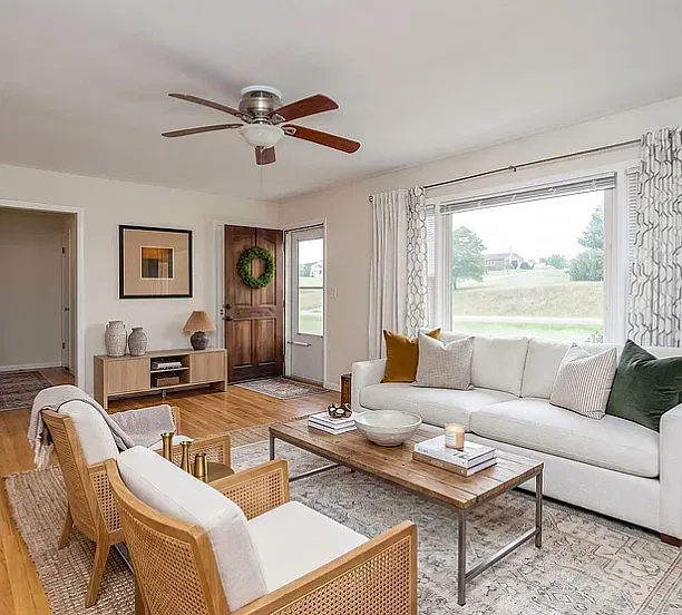 3 bed, 2153 sqft, $2,200 — Photo 2