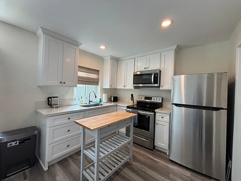 1071A N Newport Ave — Photo 7