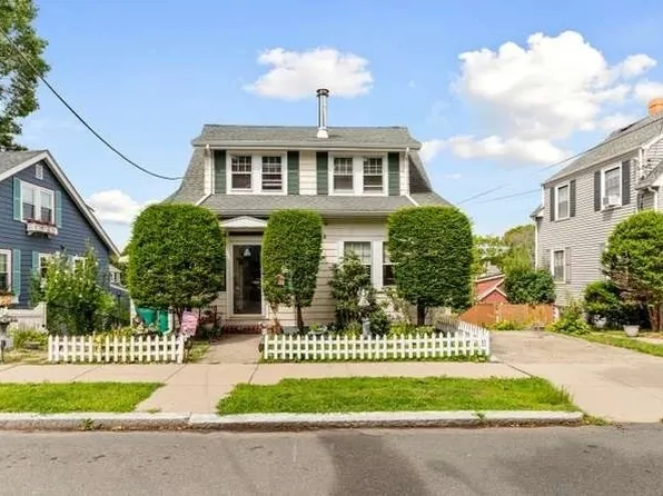 42 Piedmont St, Lynn, MA 01904