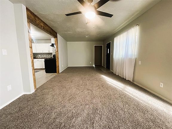 3rd image of 821 Arnold Ave