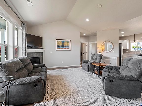 4th image of 1297 Daylily St