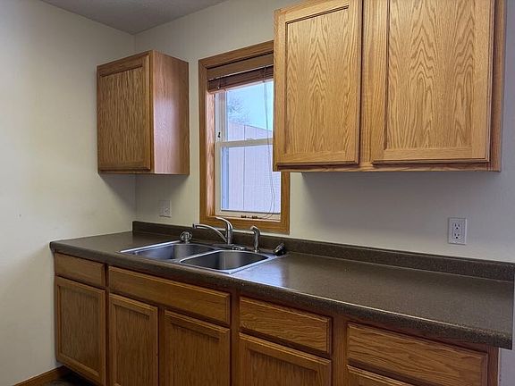 3rd image of 525 4th Ave NW