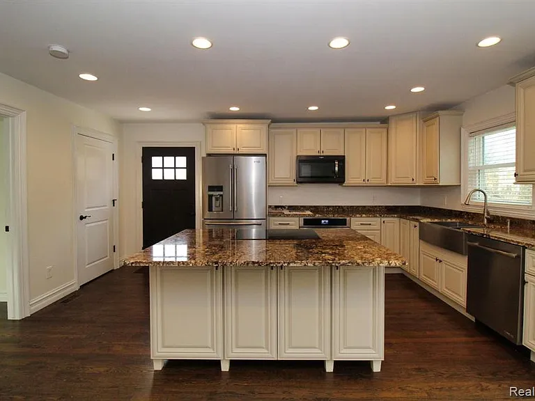 37752 Huron Pointe Dr — Photo 8