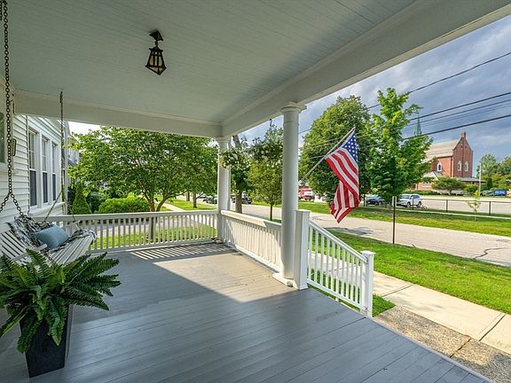 3rd image of 37 Hopkins Pl