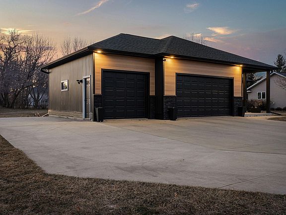 2nd image of 1602 26th St SW