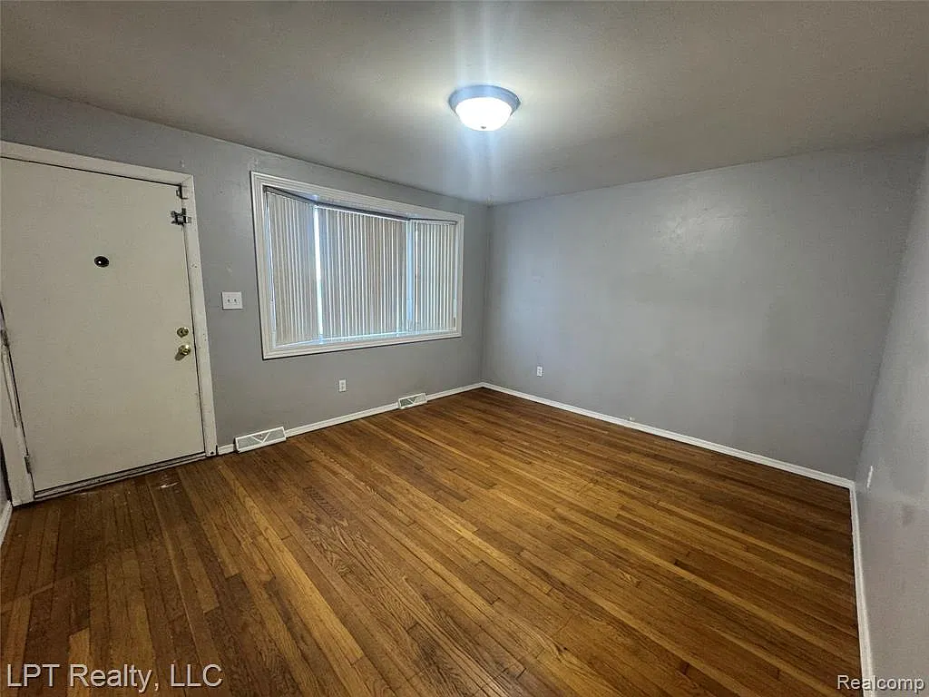 3 bed, 1848 sqft, $1,100 — Photo 3