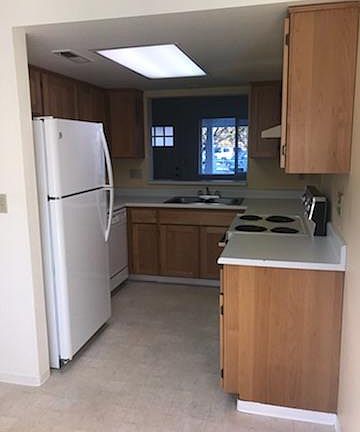 4th image of 2538 Siskiyou Blvd