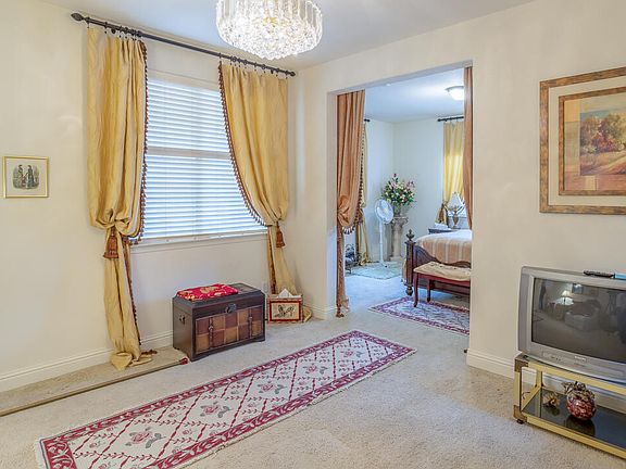 5th image of 2563 Riviera Court