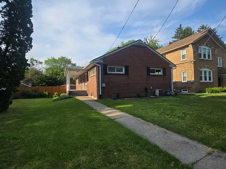 1524 Jackson St — Photo 1