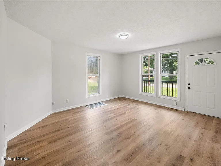 204 W Tenny Ave — Photo 5