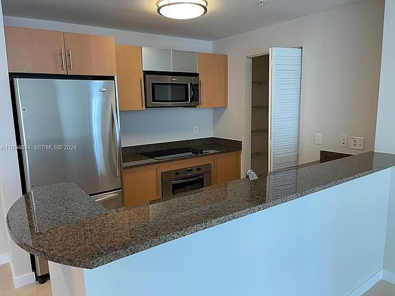3rd image of 300 Biscayne Blvd #32