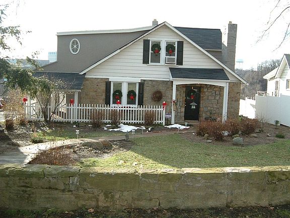 CURB VIEW OF HOME