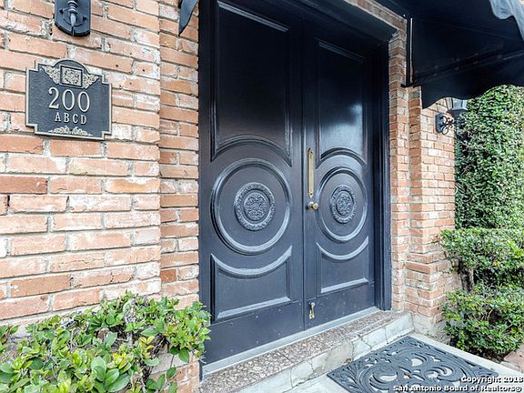 2nd image of 8033 N New Braunfels Ave #201