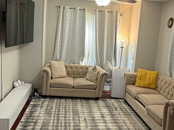 4th image of 166 Kensington Ave #2