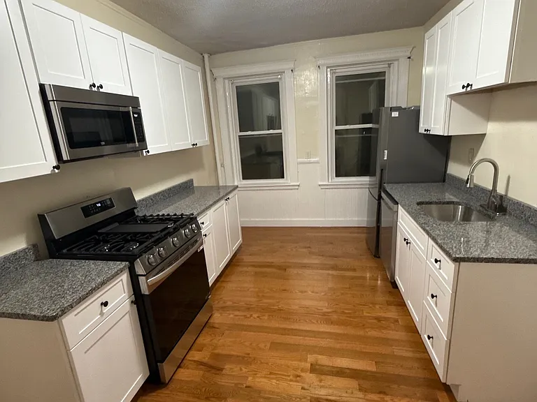 447 Park Dr #B — Photo 11