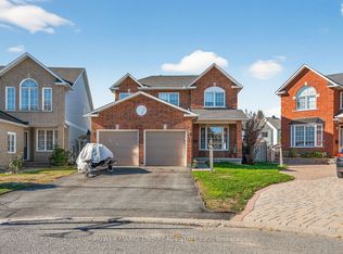 22 New Deighton Cres W, Ottawa, ON K2G 6H6