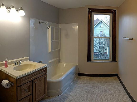 4th image of 712 Rogers St #2