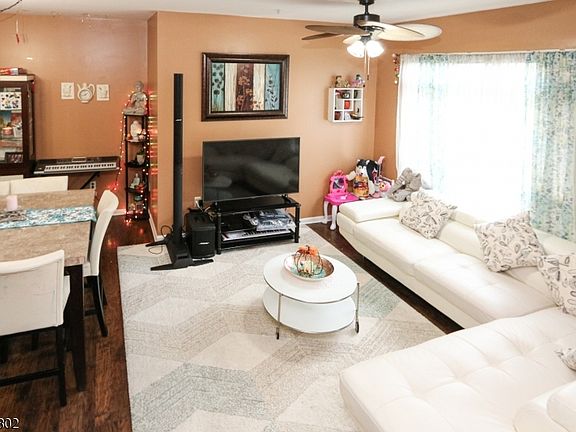 3rd image of 1006 Cunningham Ct #1006