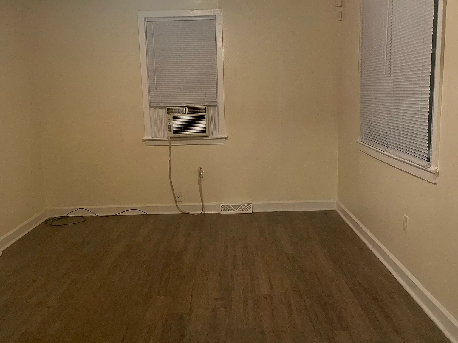 2 bed, 700 sqft, $1,000 — Photo 2