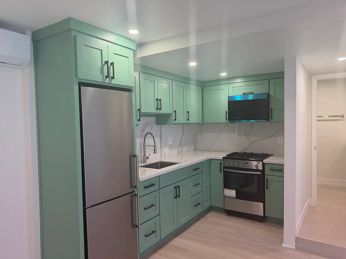 Building Photo - 1212 N Fuller Ave #10