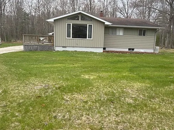 1129 N Huron Rd, Tawas City, MI 48763