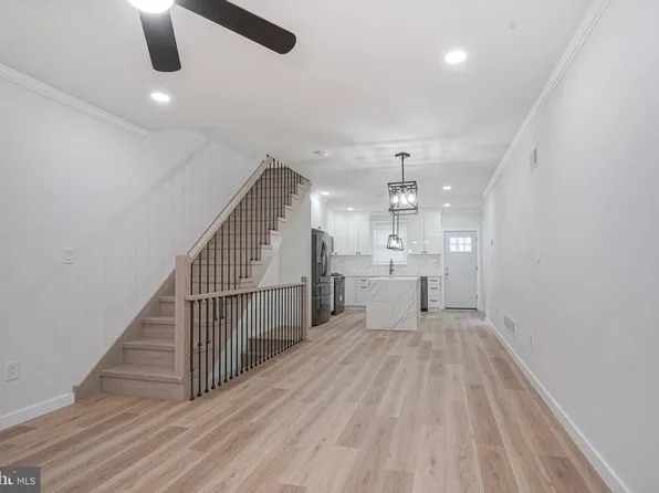 808 Fernon St, Philadelphia, PA 19148