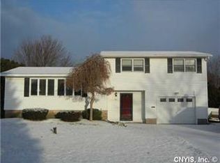 113 Huckleberry Ln, Syracuse, NY 13219