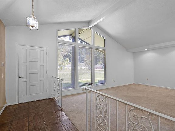 5th image of 504 Vaughn Dr N