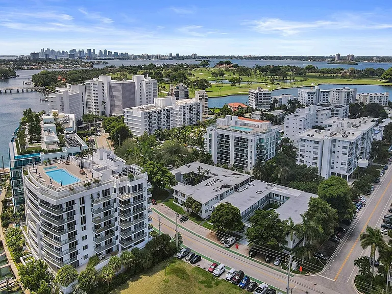 9200 East Bay Harbor Drive — Photo 40