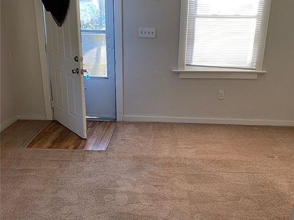 5th image of 403 Carver Cir