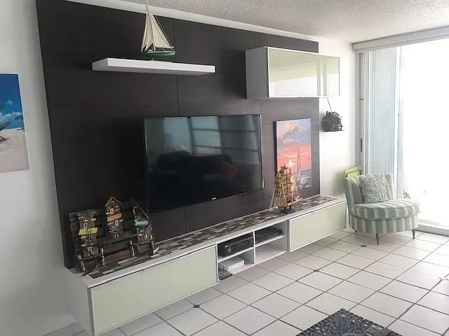 Large screen tiv with DVR.
