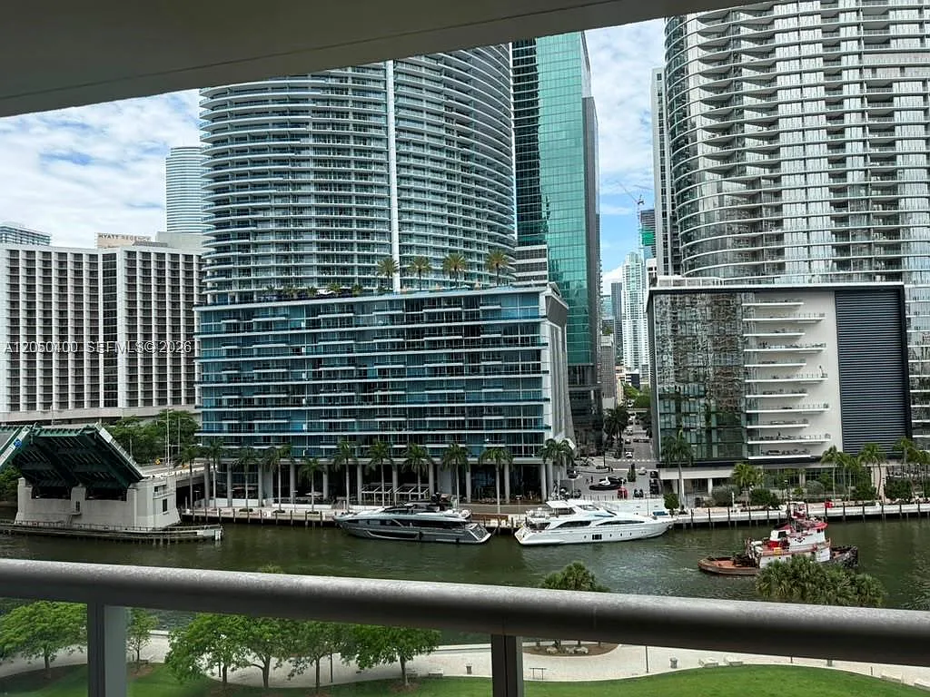 Iconbrickell Condo No 1 — Photo 2