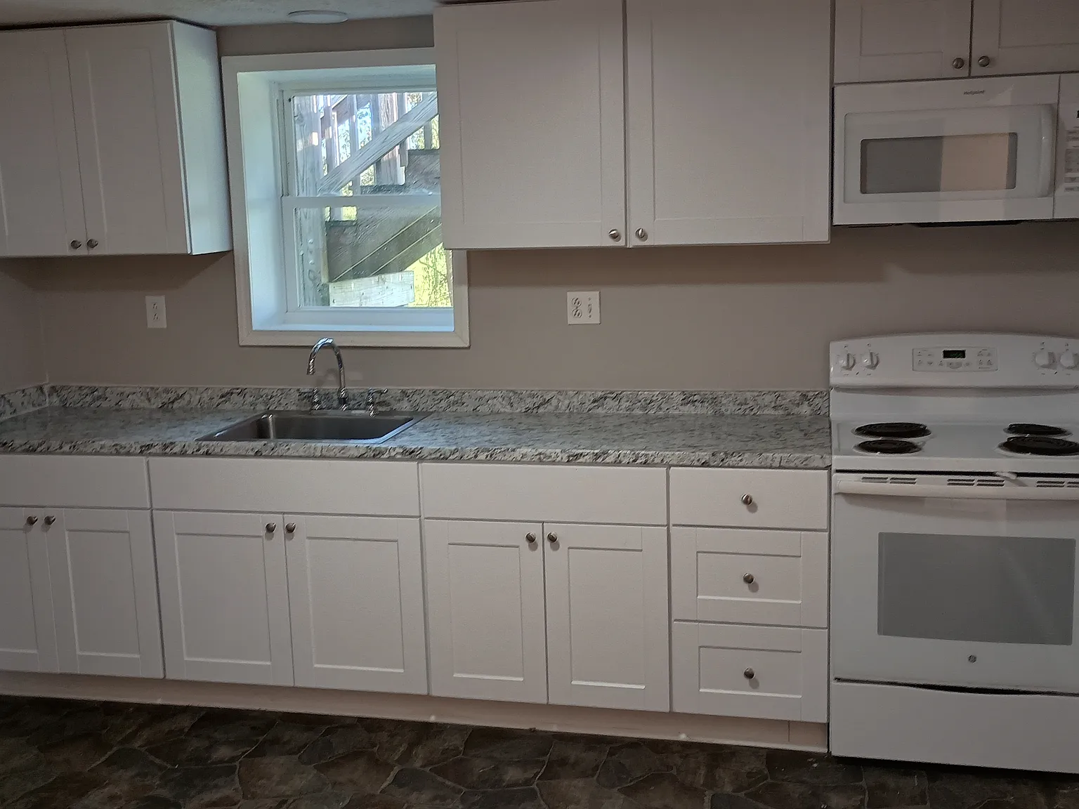 2 bed, 1049 sqft, $1,025 — Photo 2