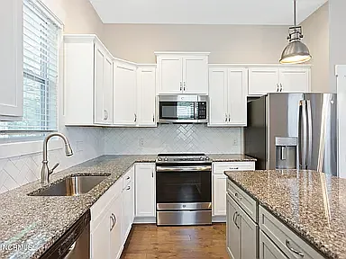 4076 Tamarisk Ln — Photo 10