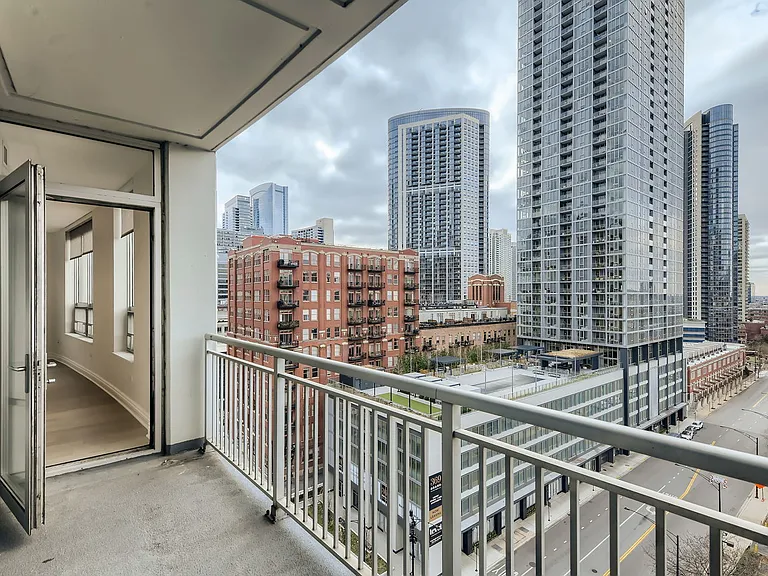 330 W Grand Ave #1202 — Photo 21