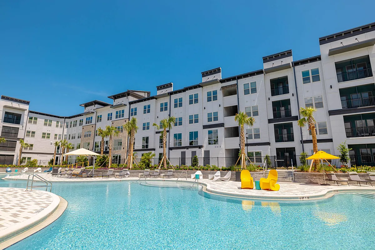 Relaxing Pool with Cabana, Wi-Fi, Sun Shelves & Grill Areas - The Parian Luxury Apartments