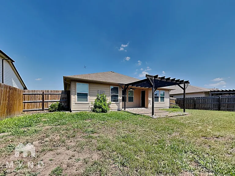 351 Langely — Photo 24
