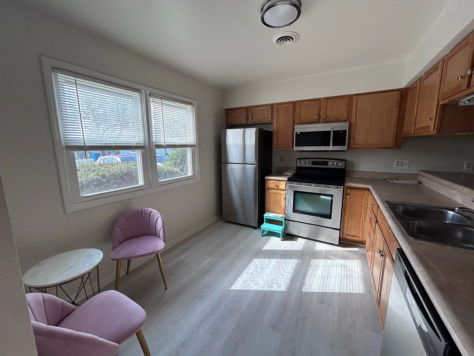 2 bed, 1.0 bath, 1120 sqft, $1,700 — Photo 1