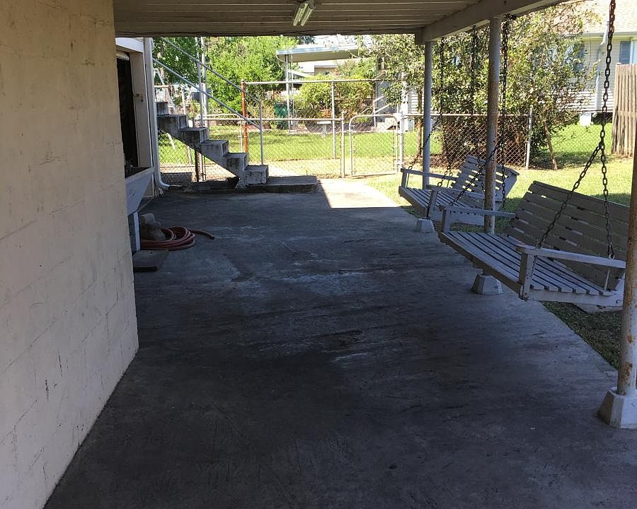 Nice covered breeze way and fenced in yard
