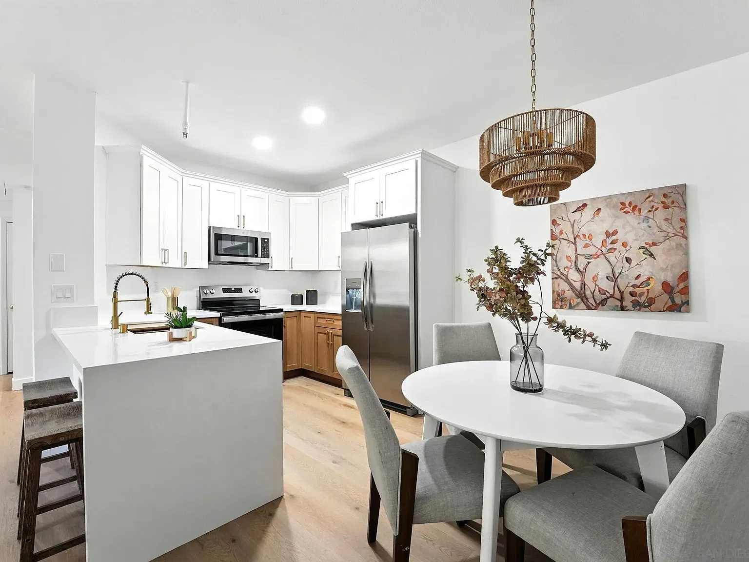 2 bed, 2.0 bath, 1112 sqft, $3,599 — Photo 2