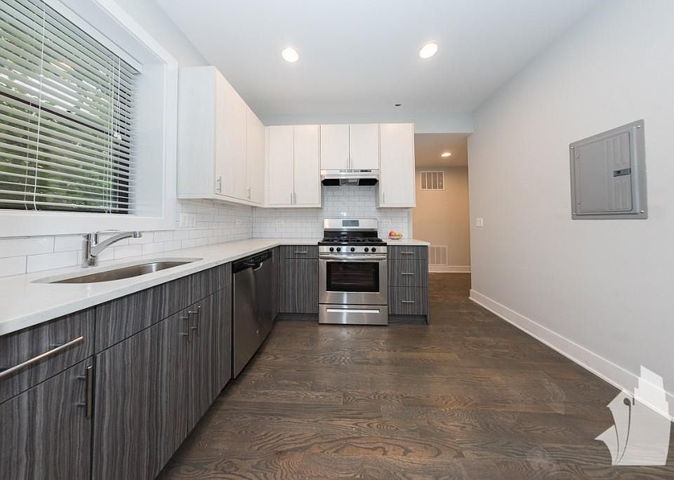 1st image of 2632 N Rockwell St #3