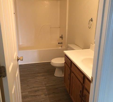 4th image of 12 Wilshire Dr Unit 14