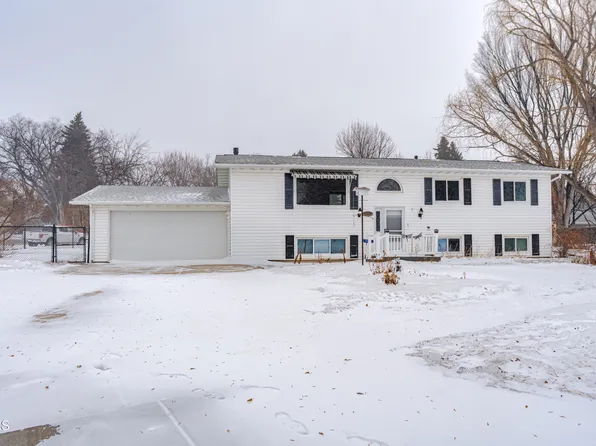 1715 Thompson St, Bismarck, ND 58501
