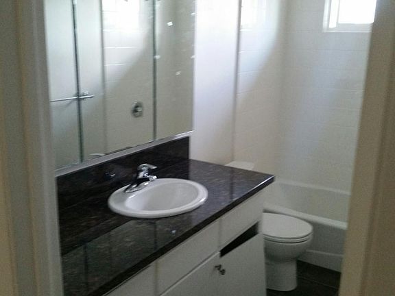 5th image of 327 Consuelo Dr
