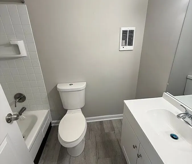 2021 Cambridge Dr #40 — Photo 2