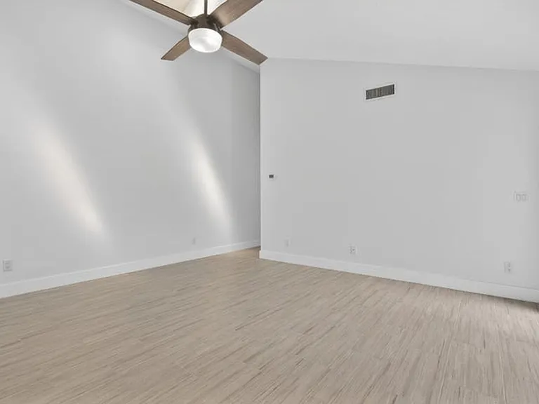 5230 Woodruff Ln — Photo 18